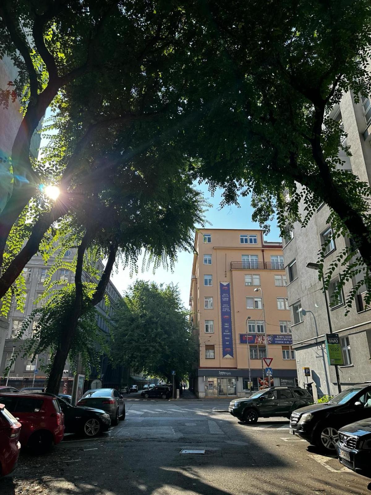 Apartamento Urban Zenhouse No.2 - Breakfast Included Bratislava Exterior foto