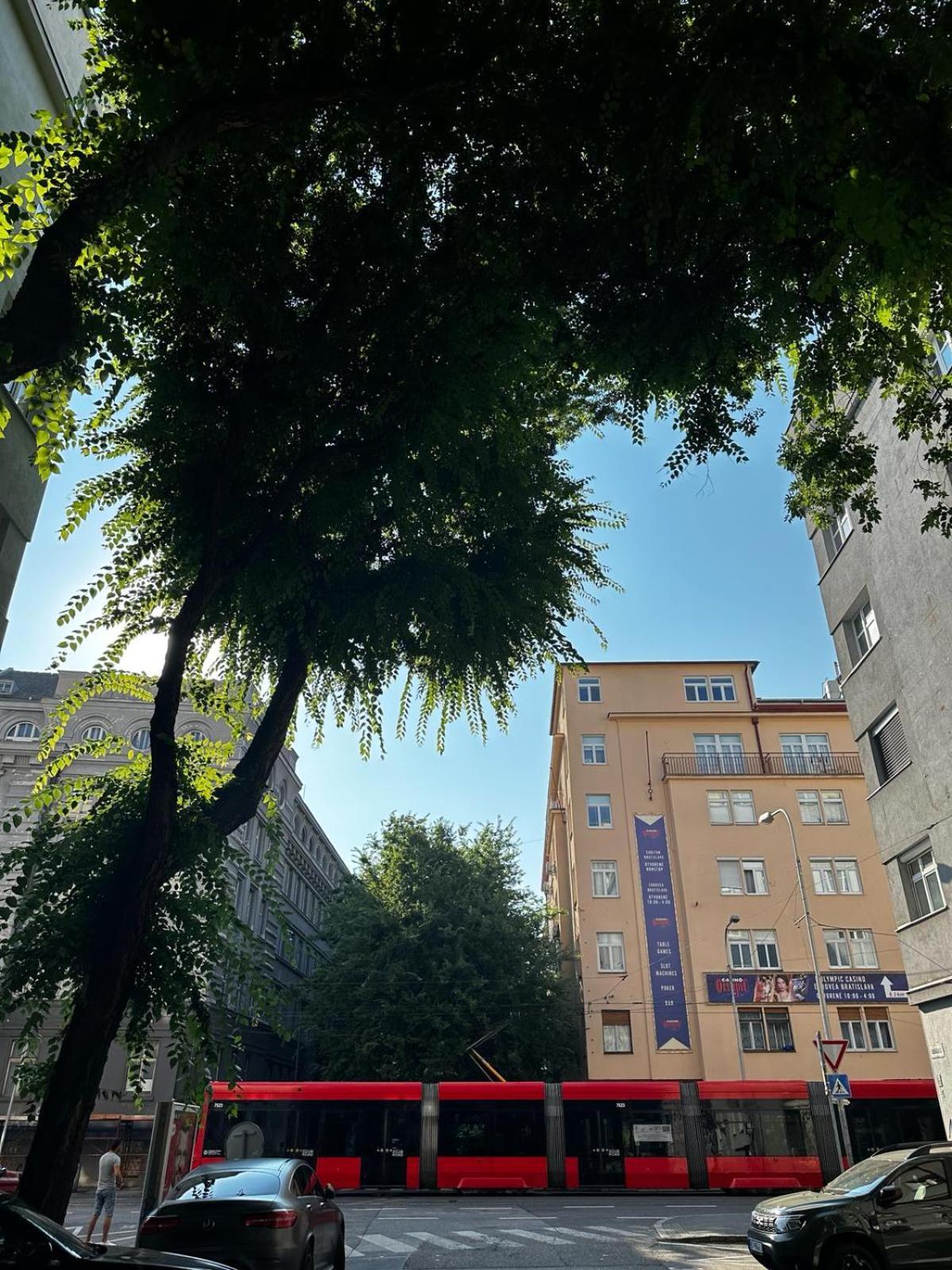 Apartamento Urban Zenhouse No.2 - Breakfast Included Bratislava Exterior foto